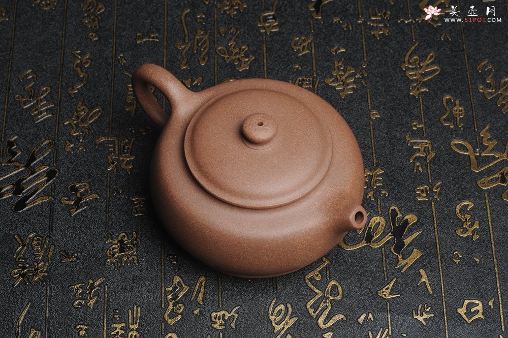 紫砂壶图片：美壶特惠 精致做工老段泥涌泉壶 茶人醉爱 - 宜兴紫砂壶网