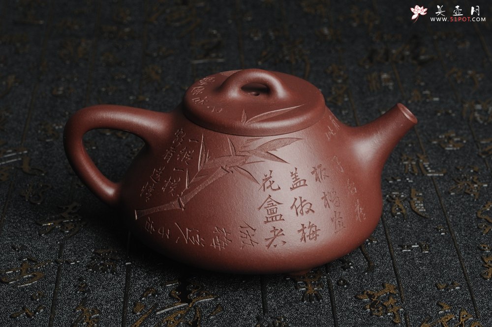 紫砂壶图片：油润底曹青 全手工精品摹古老子冶石瓢 骨肉匀挺 清茗堂助工文气装饰板桥竹 文人风骨尽显 - 宜兴紫砂壶网