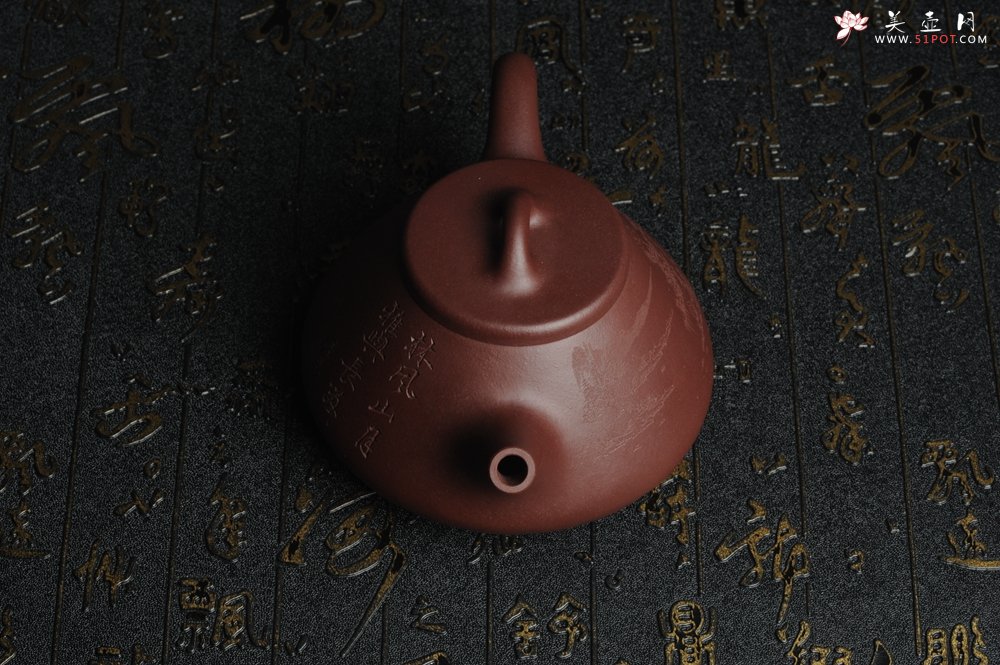 紫砂壶图片：油润底曹青 全手工精品老子冶石瓢 骨肉匀挺 清茗堂助工文气装饰山水 - 宜兴紫砂壶网