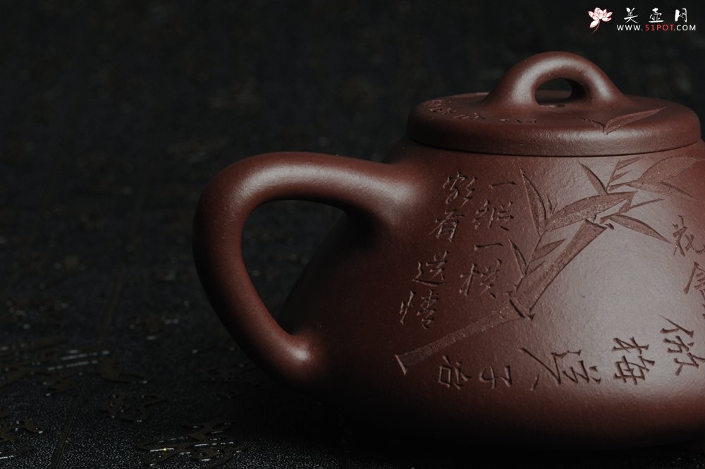 紫砂壶图片：油润底曹青 全手工精品摹古老子冶石瓢 骨肉匀挺 清茗堂助工文气装饰板桥竹 文人风骨尽显 - 宜兴紫砂壶网