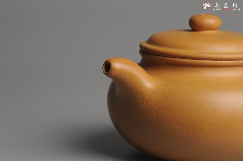 紫砂壶图片：灰常油润黄金段泥 全手工大亨仿古 古韵悠悠  - 宜兴紫砂壶网