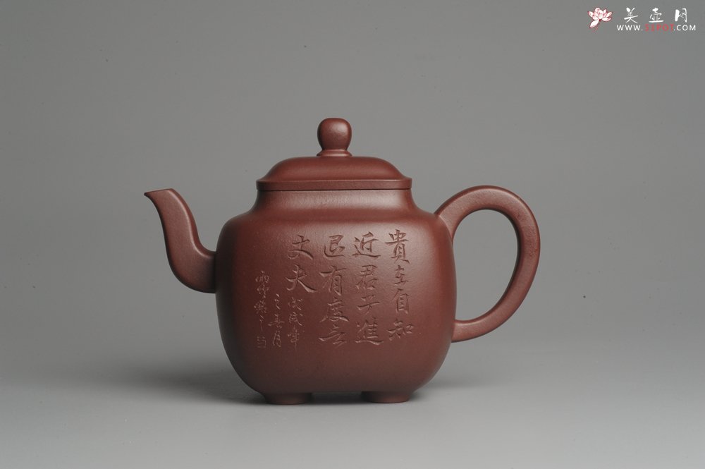 紫砂壶图片：实力派张海艳全手工重器鸣远四方 方健老师双刀装饰 浑厚大气 - 宜兴紫砂壶网