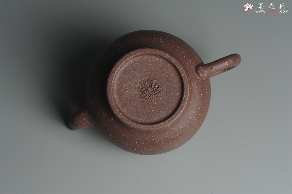 紫砂壶图片：美壶特惠 油润五彩紫泥高莲灯 做工精致 嵌盖难度大 茶人醉爱 - 宜兴紫砂壶网