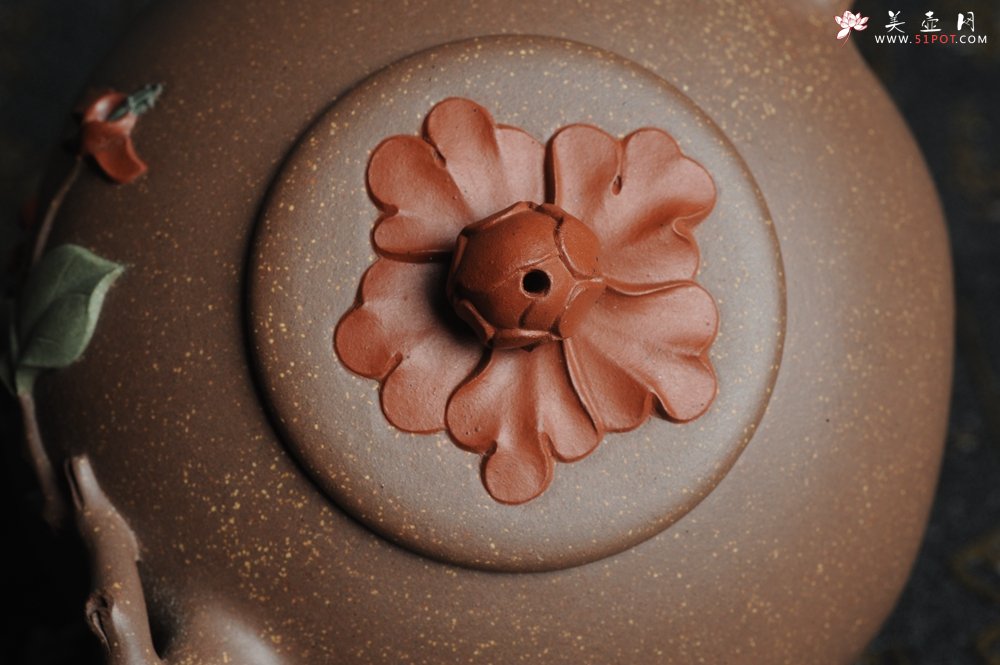 紫砂壶图片：美壶特惠 精工国色天香壶 贴叶精湛 - 宜兴紫砂壶网