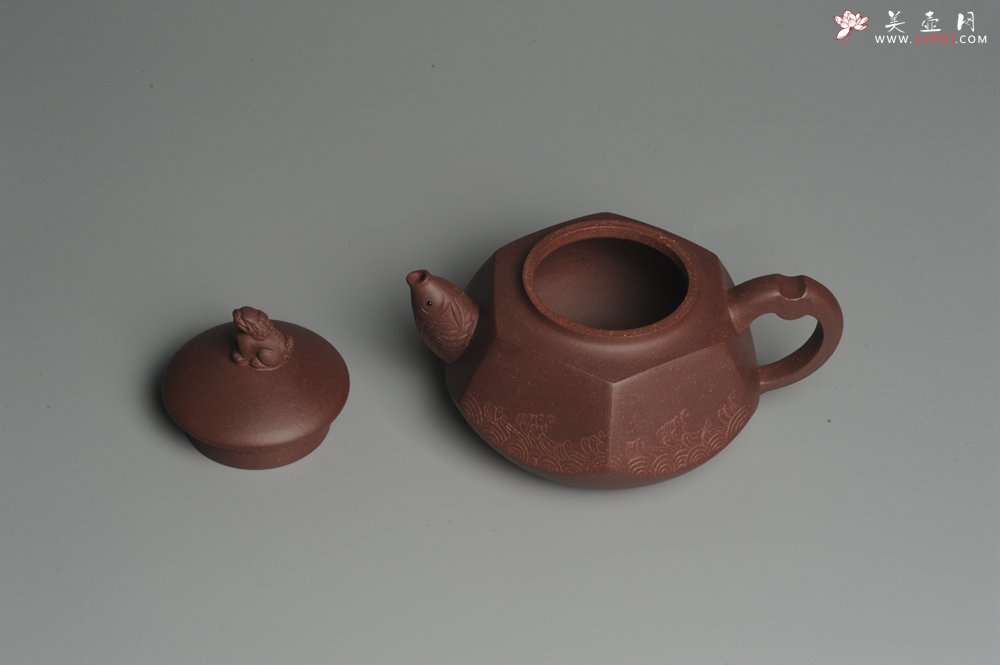 紫砂壶图片：美壶特惠 做工精致鱼跃龙门壶 泥料漂亮 寓意吉祥 - 宜兴紫砂壶网