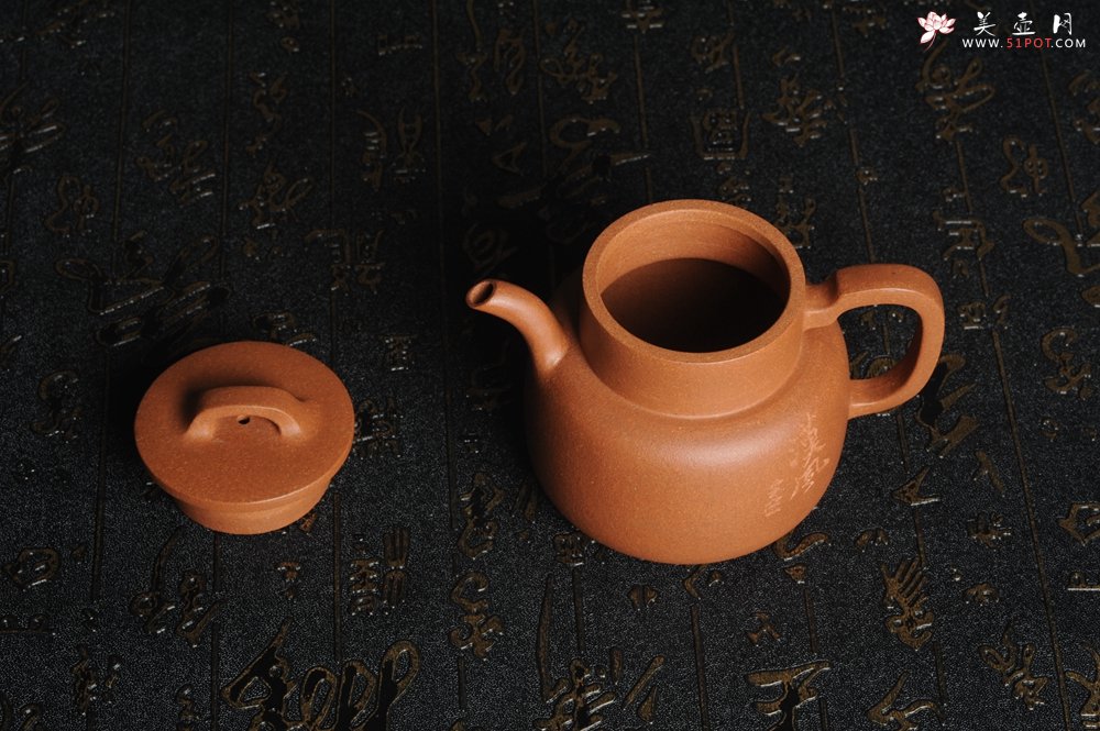 紫砂壶图片：美壶特惠 灰常油润优质黄降坡泥瓦当壶 文气小巧精致 实用 茶人醉爱 - 宜兴紫砂壶网