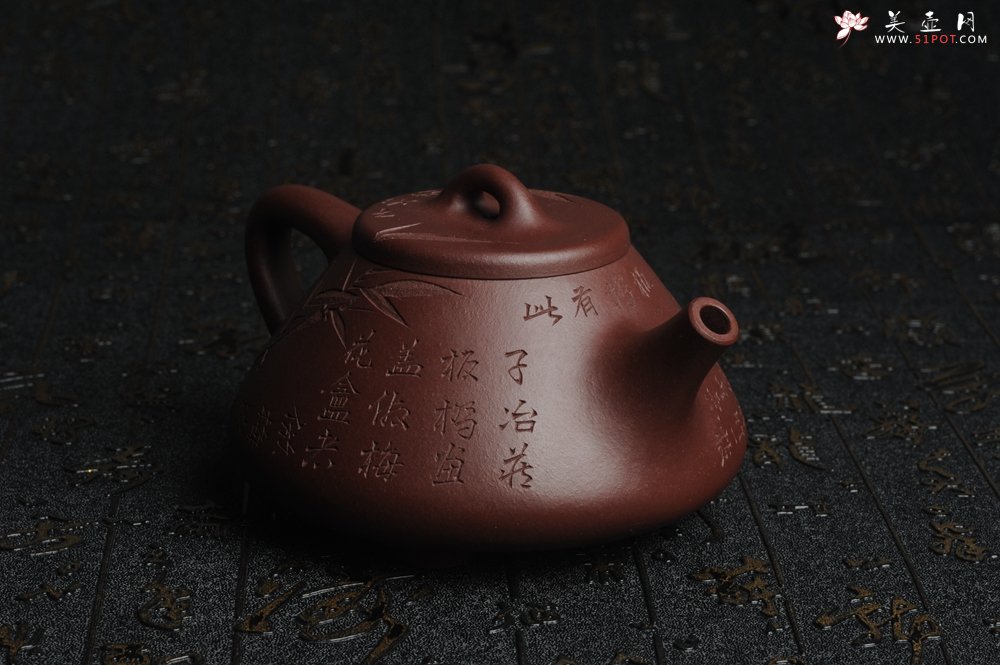 紫砂壶图片：油润底曹青 全手工精品摹古老子冶石瓢 骨肉匀挺 清茗堂助工文气装饰板桥竹 文人风骨尽显 - 宜兴紫砂壶网