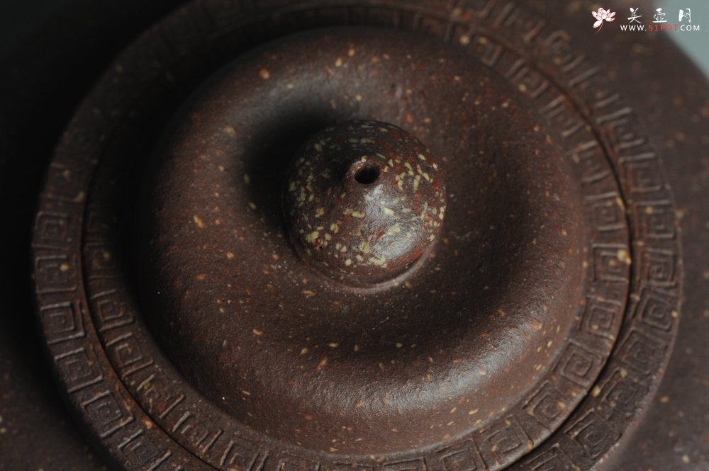 紫砂壶图片：美壶特惠 油润五彩紫泥高莲灯 做工精致 嵌盖难度大 茶人醉爱 - 宜兴紫砂壶网