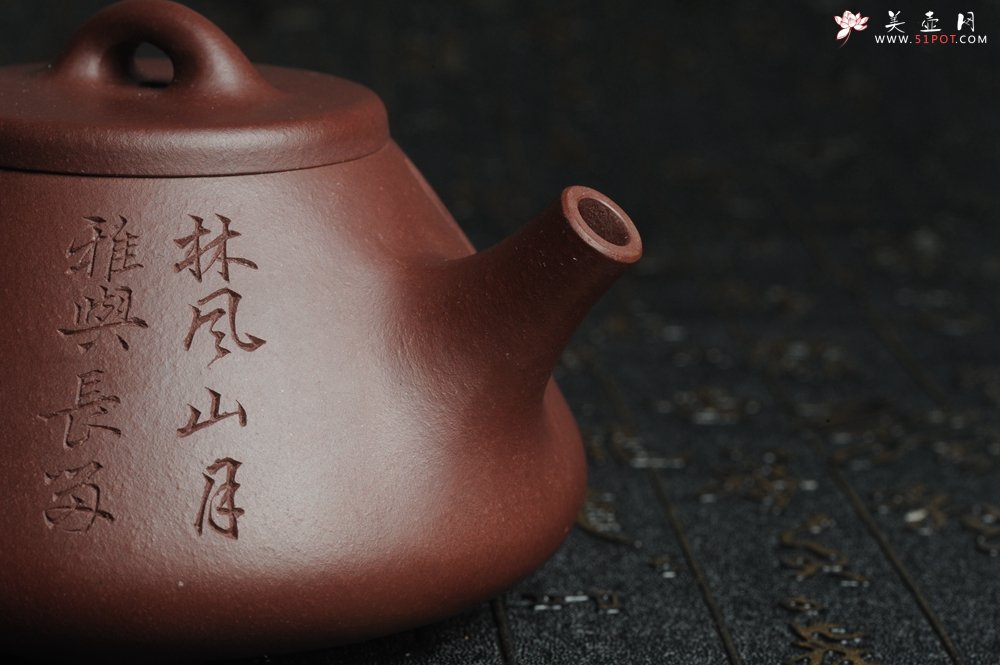 紫砂壶图片：油润底曹青 全手工精品老子冶石瓢 骨肉匀挺 清茗堂助工文气装饰山水 - 宜兴紫砂壶网