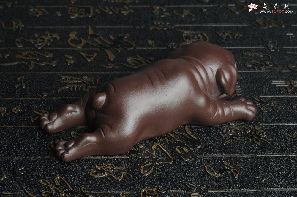 紫砂壶图片：美宠特惠 油润老紫泥沙皮狗茶宠  做工超精致长13cm宽4到6.5cm高4cm - 宜兴紫砂壶网