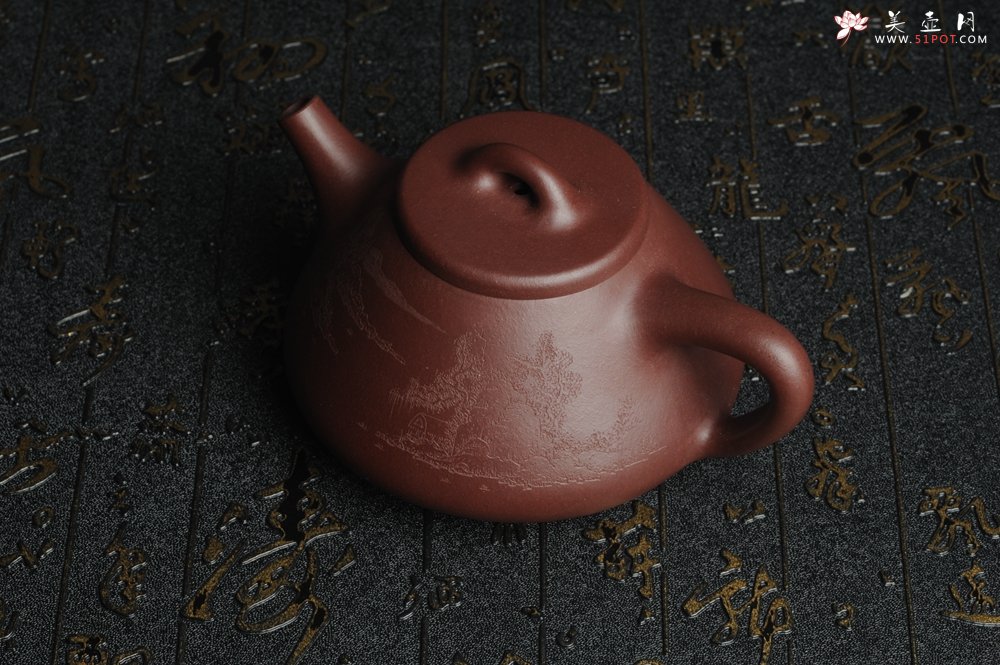 紫砂壶图片：油润底曹青 全手工精品老子冶石瓢 骨肉匀挺 清茗堂助工文气装饰山水 - 宜兴紫砂壶网