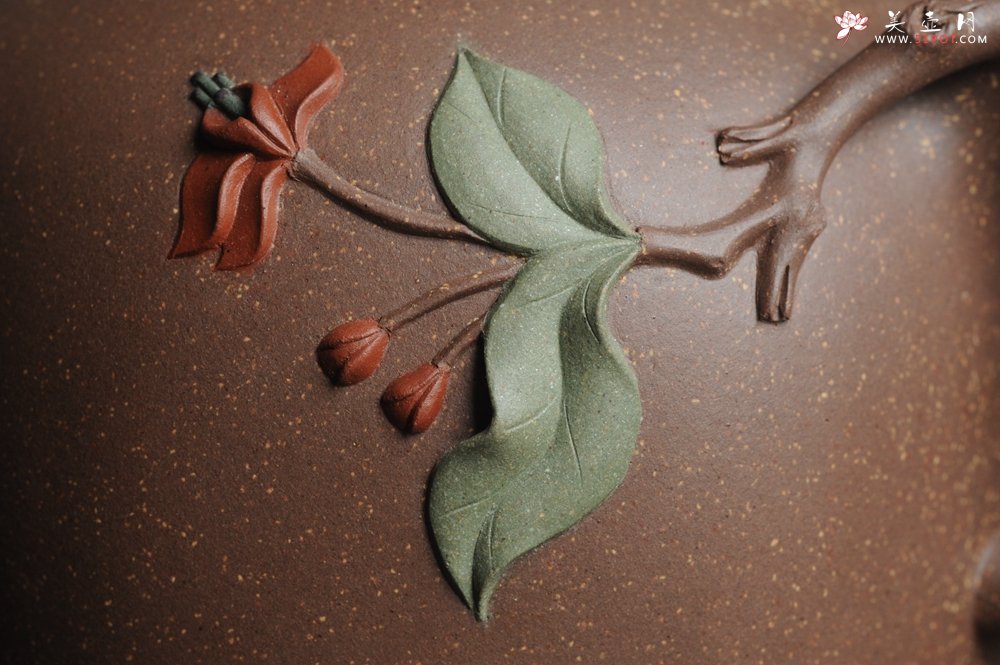 紫砂壶图片：美壶特惠 精工国色天香壶 贴叶精湛 - 宜兴紫砂壶网