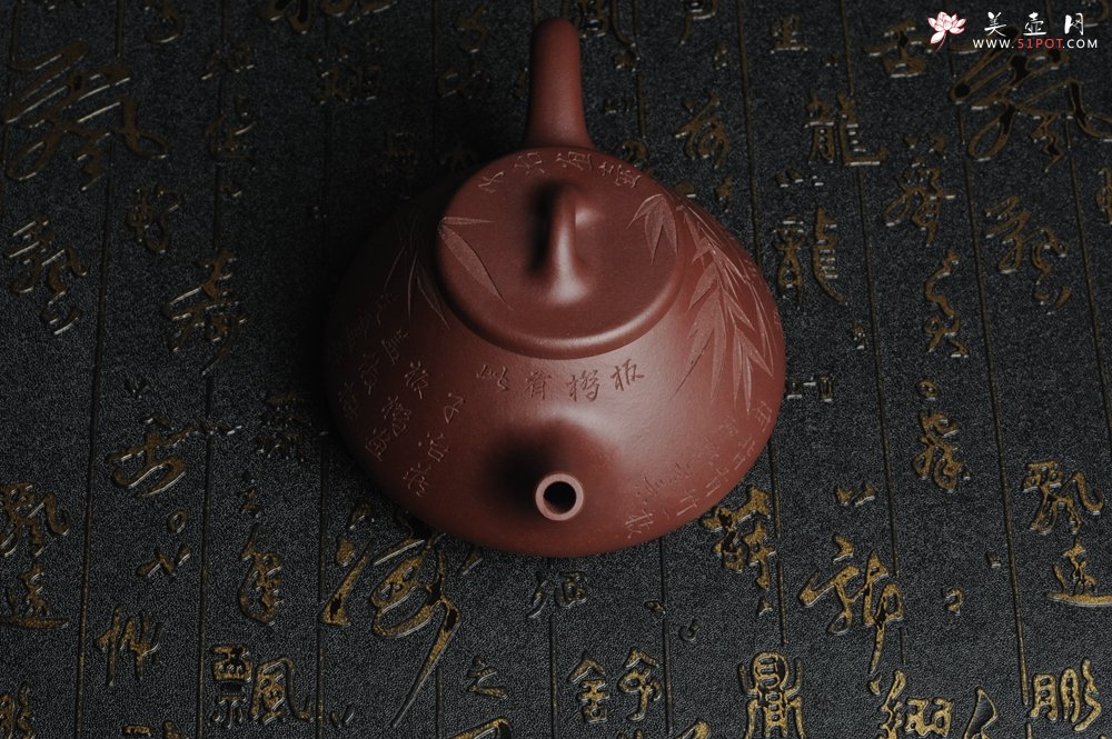 紫砂壶图片：油润底曹青 全手工精品摹古老子冶石瓢 骨肉匀挺 清茗堂助工文气装饰板桥竹 文人风骨尽显 - 宜兴紫砂壶网