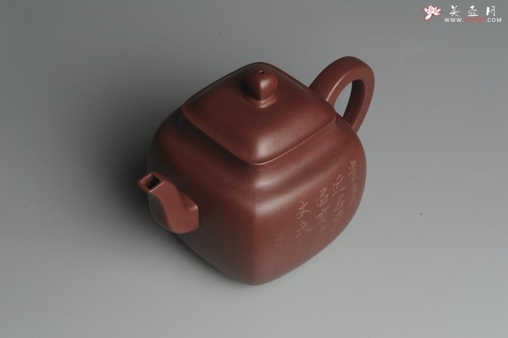 紫砂壶图片：实力派张海艳全手工重器鸣远四方 方健老师双刀装饰 浑厚大气 - 宜兴紫砂壶网