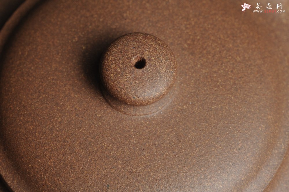 紫砂壶图片：美壶特惠 精致做工老段泥涌泉壶 茶人醉爱 - 宜兴紫砂壶网