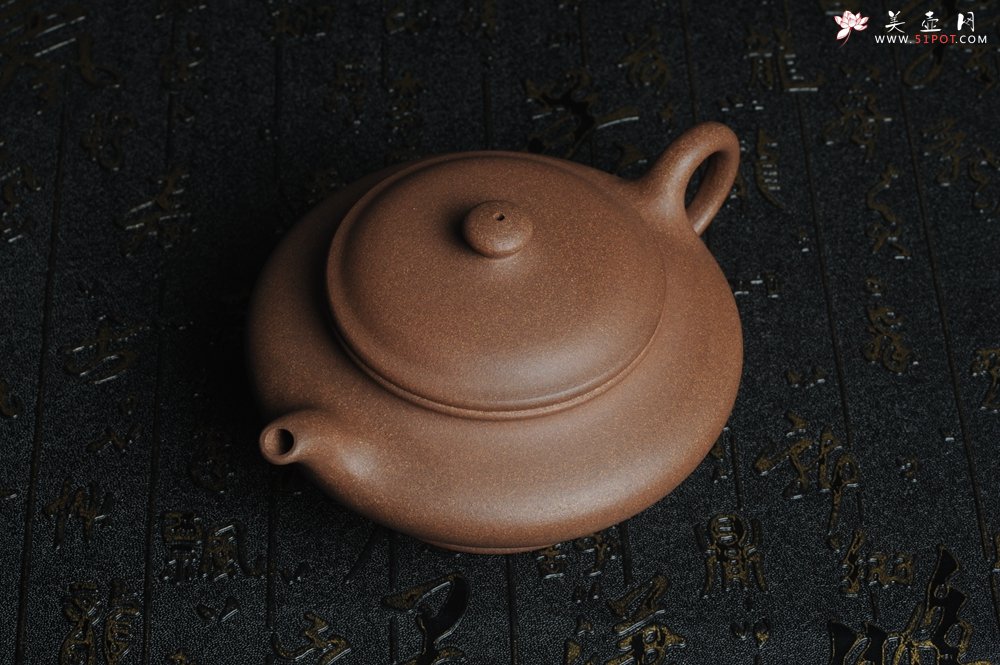 紫砂壶图片：美壶特惠 老段泥虚扁 做工精致 茶人醉爱 - 宜兴紫砂壶网
