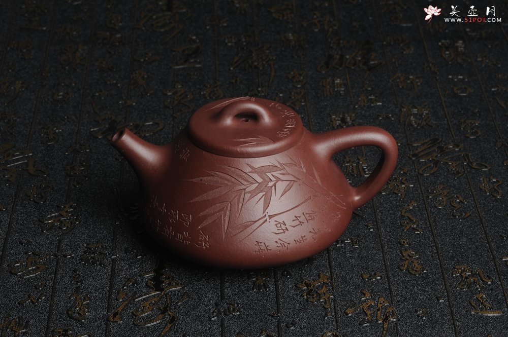 紫砂壶图片：油润底曹青 全手工精品摹古老子冶石瓢 骨肉匀挺 清茗堂助工文气装饰板桥竹 文人风骨尽显 - 宜兴紫砂壶网