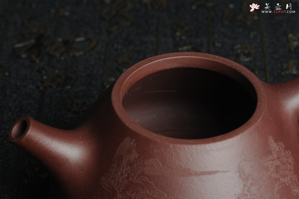 紫砂壶图片：油润底曹青 全手工精品老子冶石瓢 骨肉匀挺 清茗堂助工文气装饰山水 - 宜兴紫砂壶网
