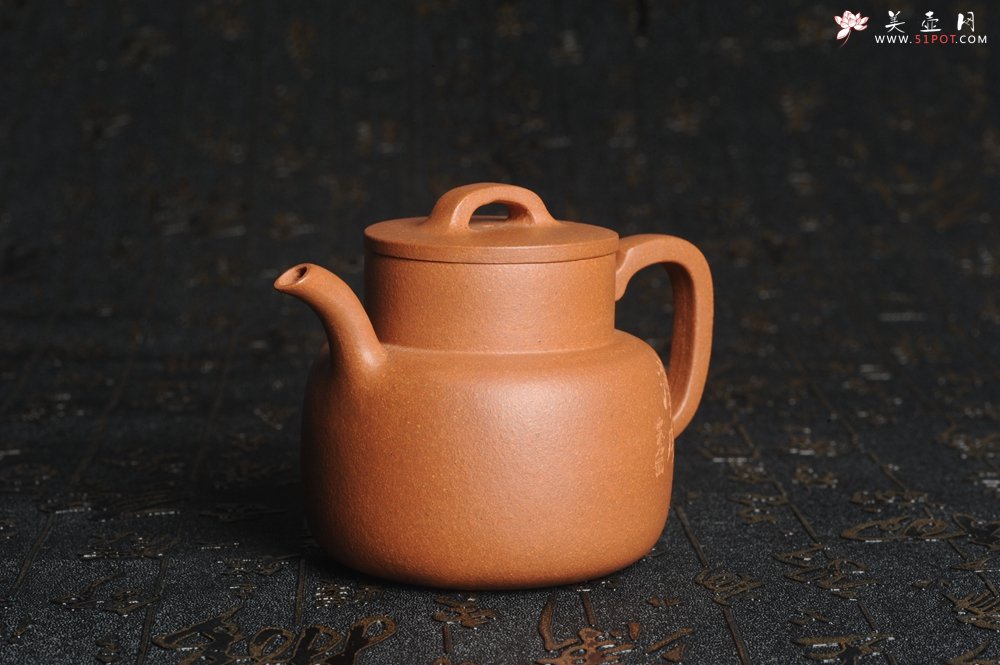 紫砂壶图片：美壶特惠 灰常油润优质黄降坡泥瓦当壶 文气小巧精致 实用 茶人醉爱 - 宜兴紫砂壶网