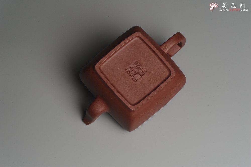 紫砂壶图片：美壶特惠 精品无欲则刚四方方樽 陈俊儒精心装饰 - 宜兴紫砂壶网