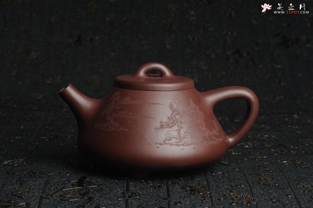 紫砂壶图片：油润底曹青 全手工精品老子冶石瓢 骨肉匀挺 清茗堂助工文气装饰山水 - 宜兴紫砂壶网