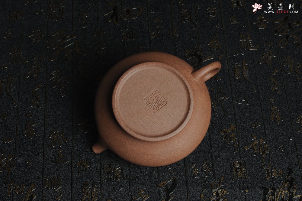 紫砂壶图片：美壶特惠 老段泥虚扁 做工精致 茶人醉爱 - 宜兴紫砂壶网