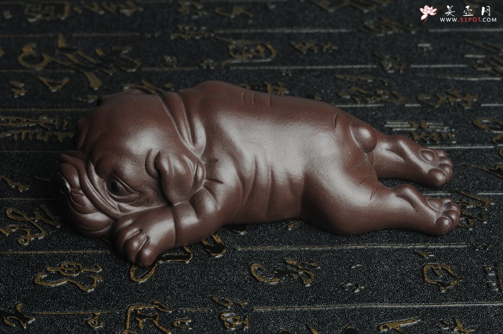 紫砂壶图片：美宠特惠 油润老紫泥沙皮狗茶宠  做工超精致长13cm宽4到6.5cm高4cm - 宜兴紫砂壶网