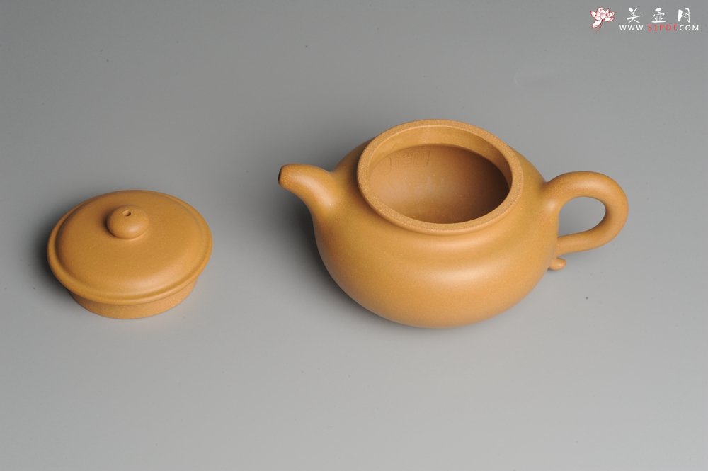 紫砂壶图片：灰常油润黄金段泥 全手工大亨仿古 古韵悠悠  - 宜兴紫砂壶网