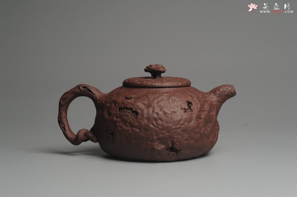 紫砂壶图片：美壶特惠 全手工薄胎游龙灵芝供春 龚春 做工精致 单色更显功力 - 宜兴紫砂壶网