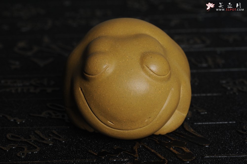 紫砂壶图片：美宠特惠 油润黄金段萌萌蛤蟆茶宠 做工超精致 长6.5cm宽5.5cm高4cm - 宜兴紫砂壶网