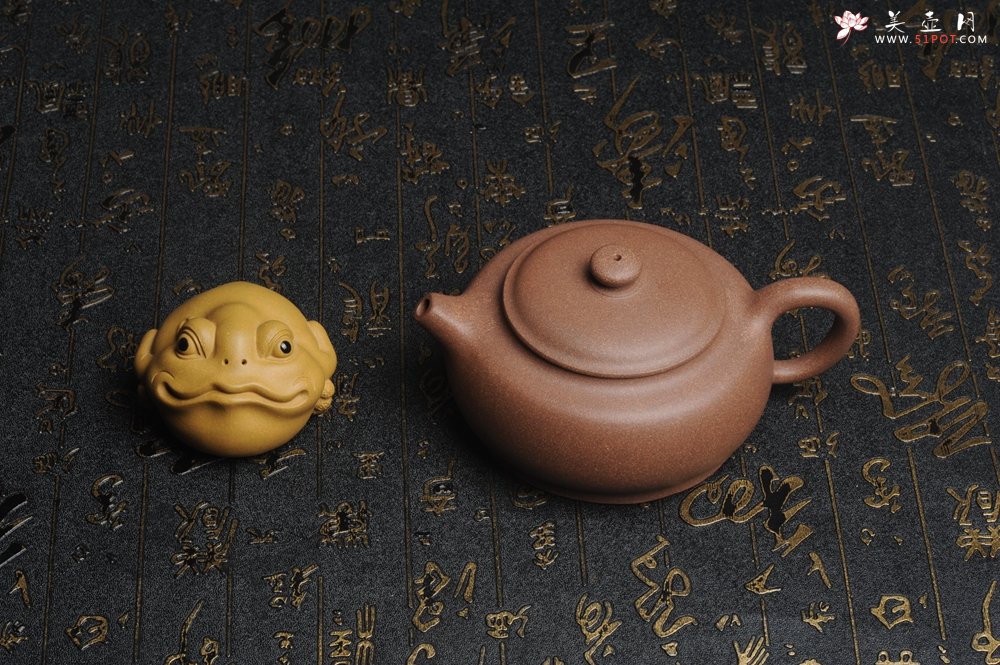 紫砂壶图片：美壶特惠 精致做工老段泥涌泉壶 茶人醉爱 - 宜兴紫砂壶网