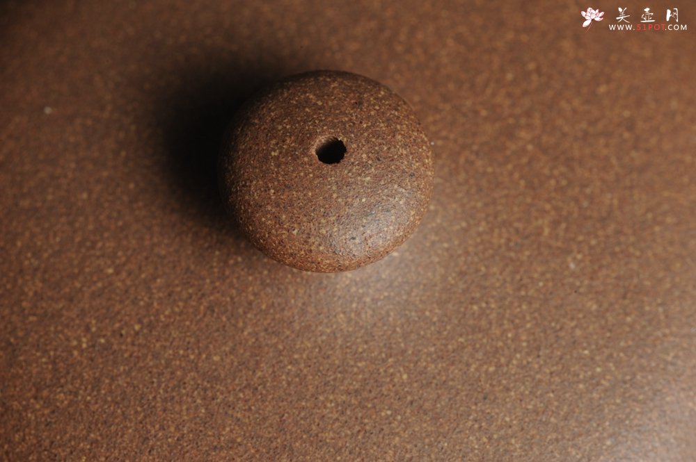 紫砂壶图片：美壶特惠 老段泥虚扁 做工精致 茶人醉爱 - 宜兴紫砂壶网