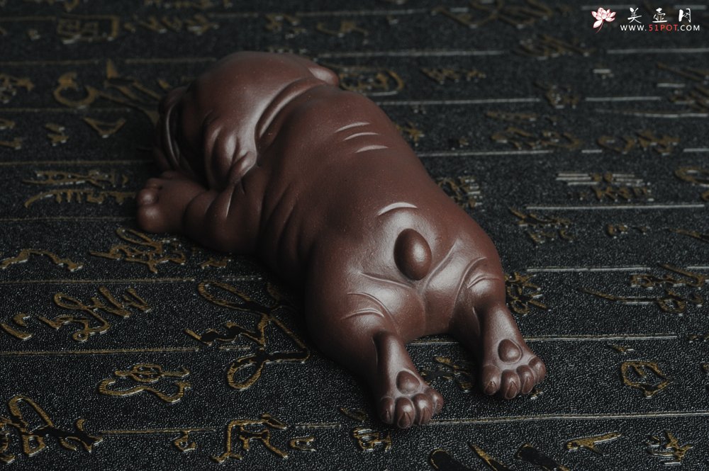 紫砂壶图片：美宠特惠 油润老紫泥沙皮狗茶宠  做工超精致长13cm宽4到6.5cm高4cm - 宜兴紫砂壶网