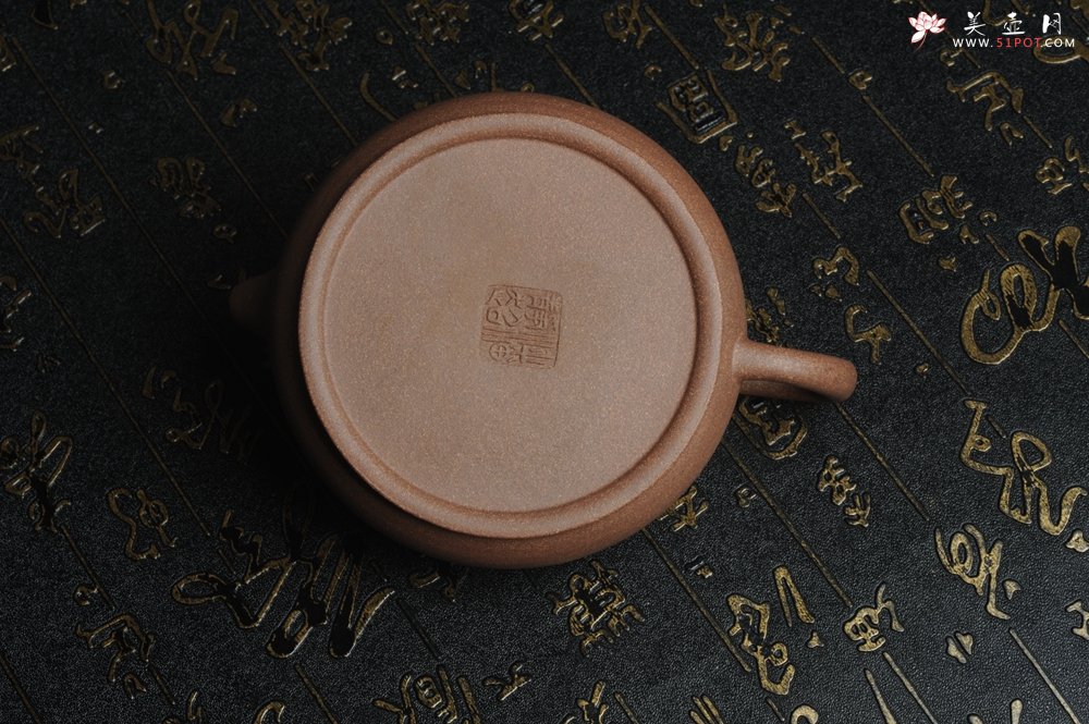 紫砂壶图片：美壶特惠 精致做工老段泥涌泉壶 茶人醉爱 - 宜兴紫砂壶网