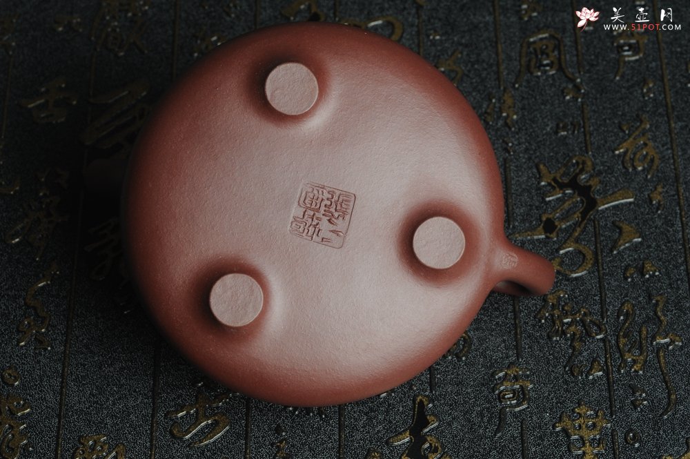 紫砂壶图片：油润底曹青 全手工精品摹古老子冶石瓢 骨肉匀挺 清茗堂助工文气装饰板桥竹 文人风骨尽显 - 宜兴紫砂壶网