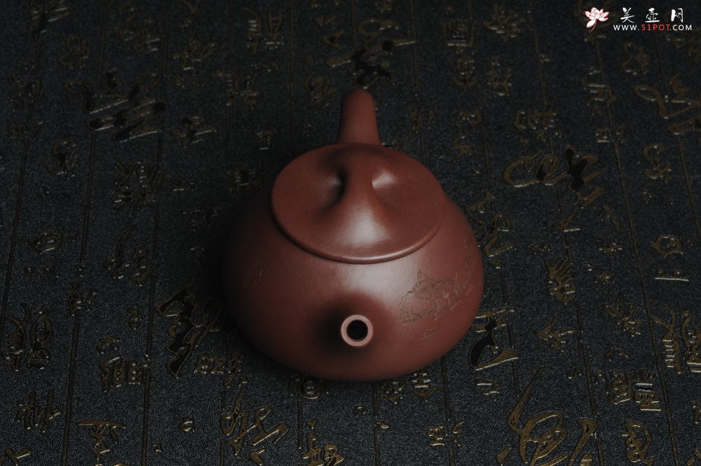 紫砂壶图片：美壶特惠 经典平盖小石瓢 满瓢（景舟石瓢）子木刻绘山水 - 宜兴紫砂壶网