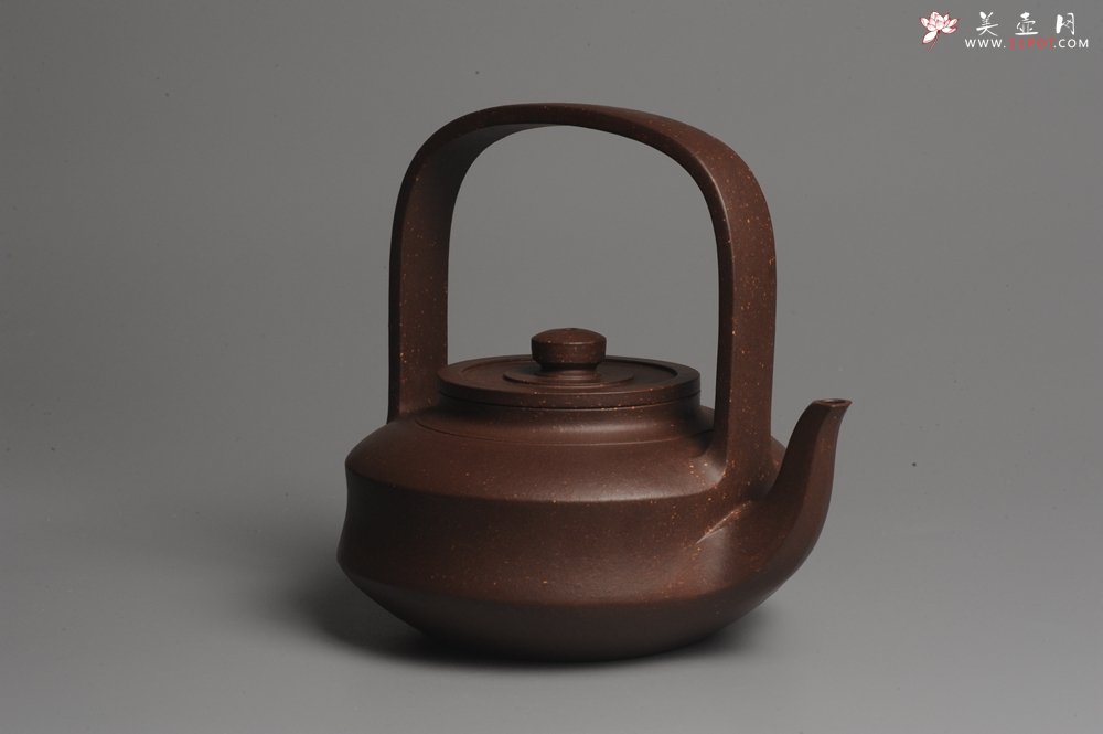 紫砂壶图片：进步明显 扛鼎之作 全美品 难度大刹凹单片折肩拍打成型全手工提壁壶 且玩且珍惜 - 宜兴紫砂壶网