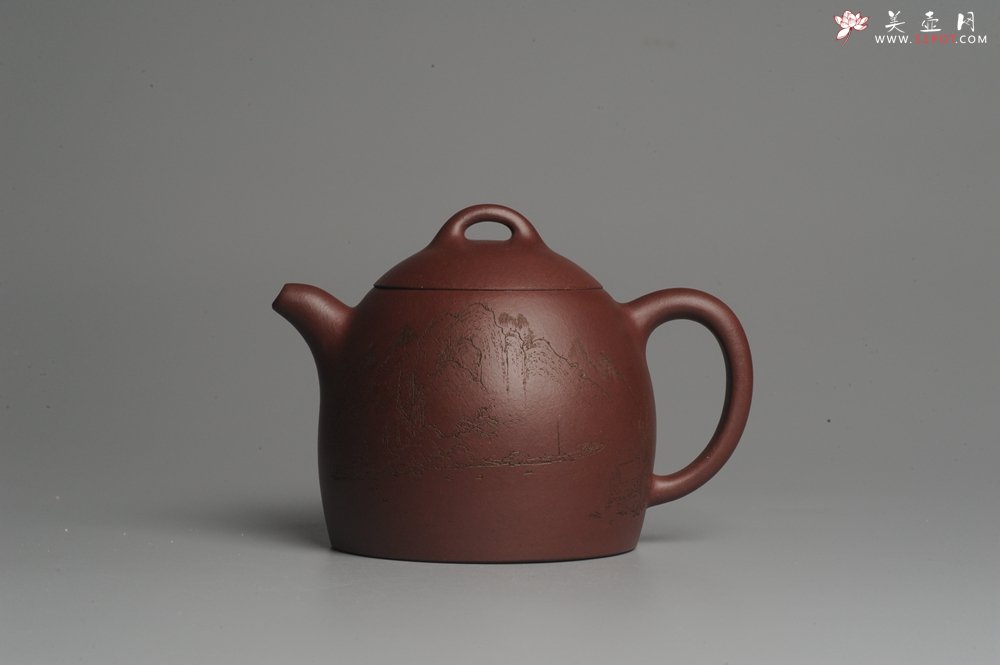 紫砂壶图片：油润紫泥 清茗堂助工文气装山水全手工秦权壶 - 宜兴紫砂壶网