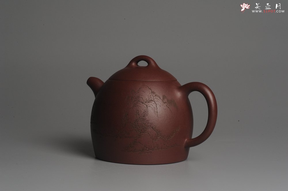 紫砂壶图片：油润紫泥 全手工秦权壶 清茗堂助工文气装山水 - 宜兴紫砂壶网