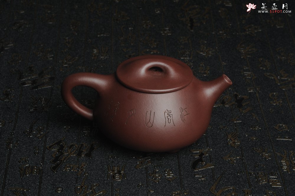 紫砂壶图片：美壶特惠 经典平盖小石瓢 满瓢（景舟石瓢）子木刻绘山水 - 宜兴紫砂壶网