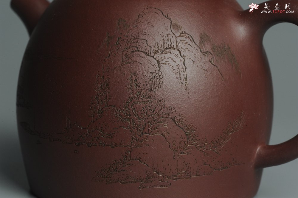 紫砂壶图片：油润紫泥 全手工秦权壶 清茗堂助工文气装山水 - 宜兴紫砂壶网