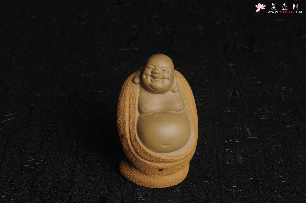 紫砂壶图片：美宠特惠 精致弥勒佛 茶宠 高9cm 有点小花泥 158元惠出 - 宜兴紫砂壶网