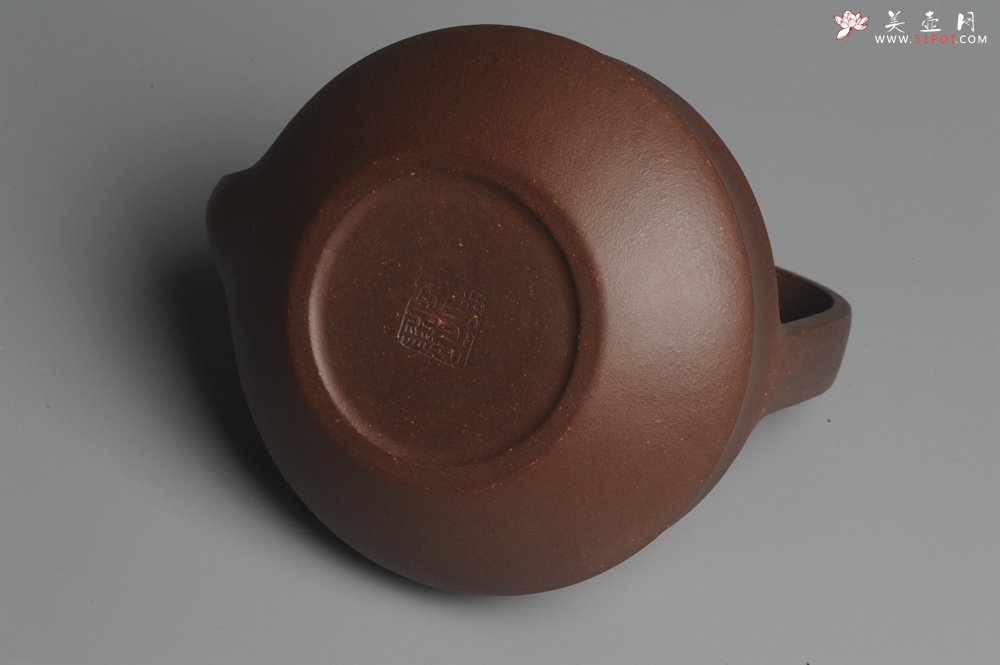 紫砂壶图片：进步明显 扛鼎之作 全美品 难度大刹凹单片折肩拍打成型全手工提壁壶 且玩且珍惜 - 宜兴紫砂壶网