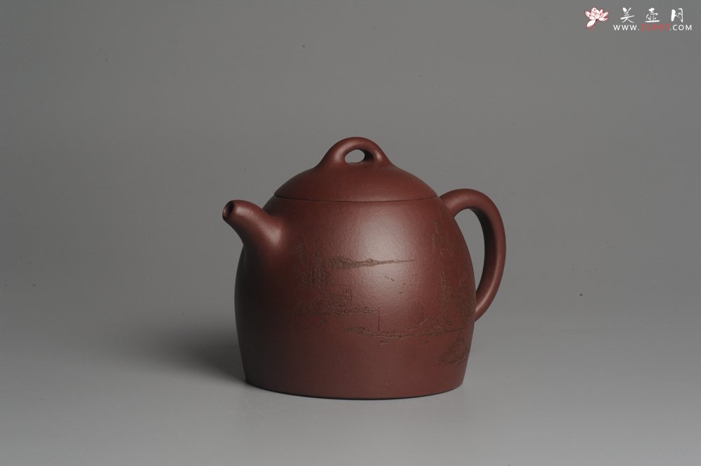 紫砂壶图片：油润紫泥 全手工秦权壶 清茗堂助工文气装山水 - 宜兴紫砂壶网