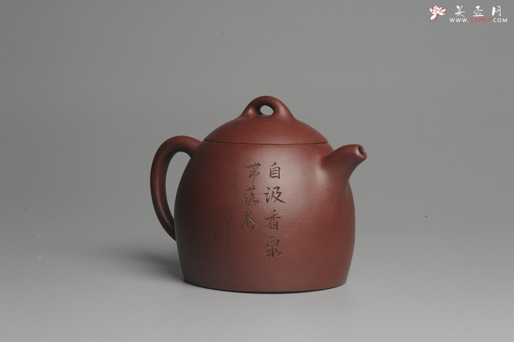 紫砂壶图片：油润紫泥 清茗堂助工文气装山水全手工秦权壶 - 宜兴紫砂壶网