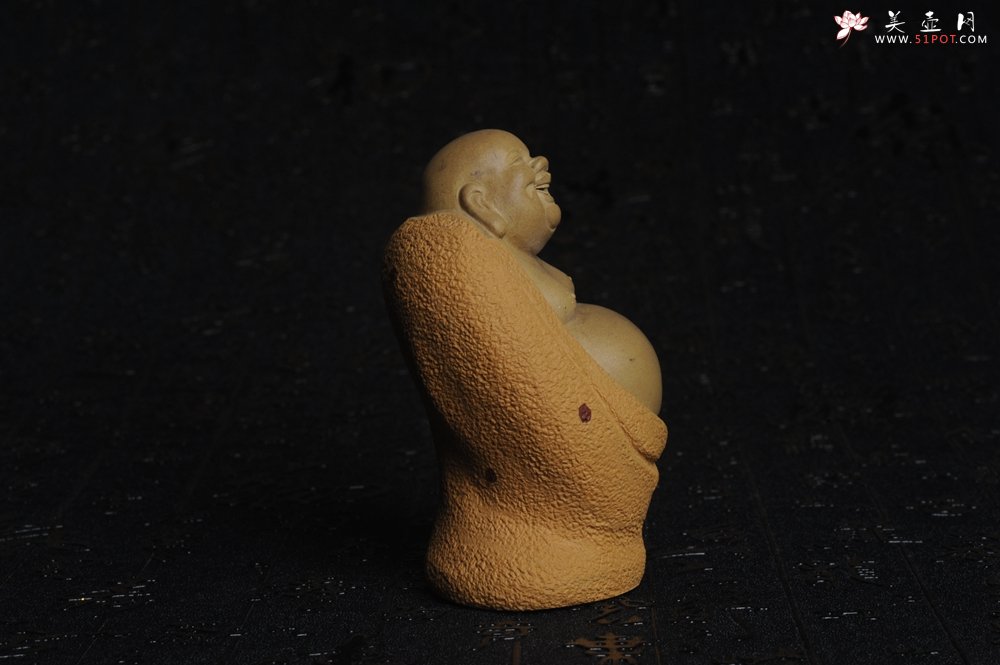 紫砂壶图片：美宠特惠 精致弥勒佛 茶宠 高9cm 有点小花泥 158元惠出 - 宜兴紫砂壶网