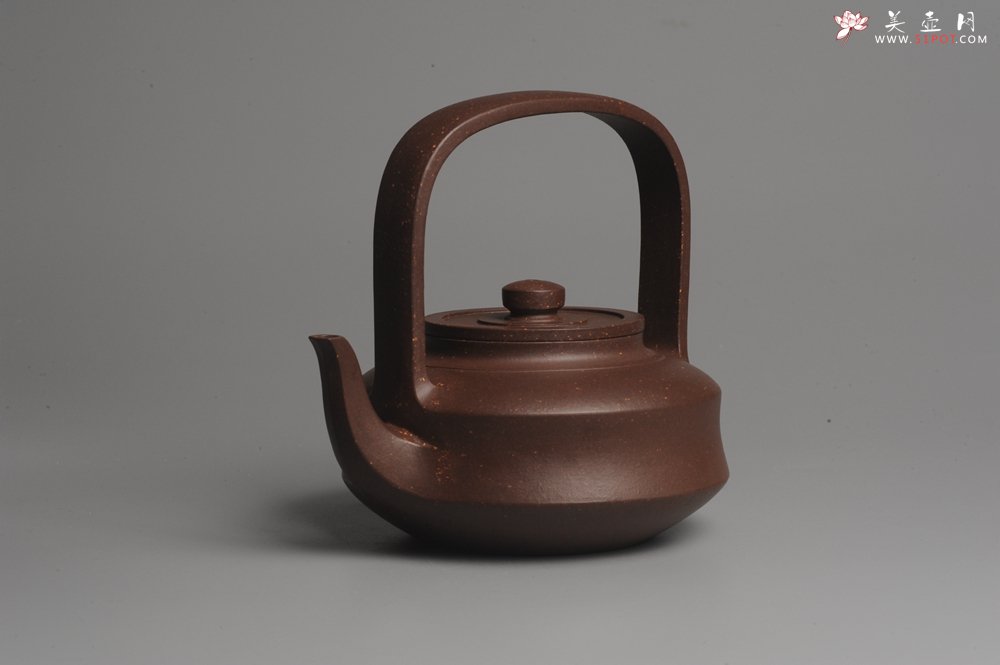 紫砂壶图片：进步明显 扛鼎之作 全美品 难度大刹凹单片折肩拍打成型全手工提壁壶 且玩且珍惜 - 宜兴紫砂壶网