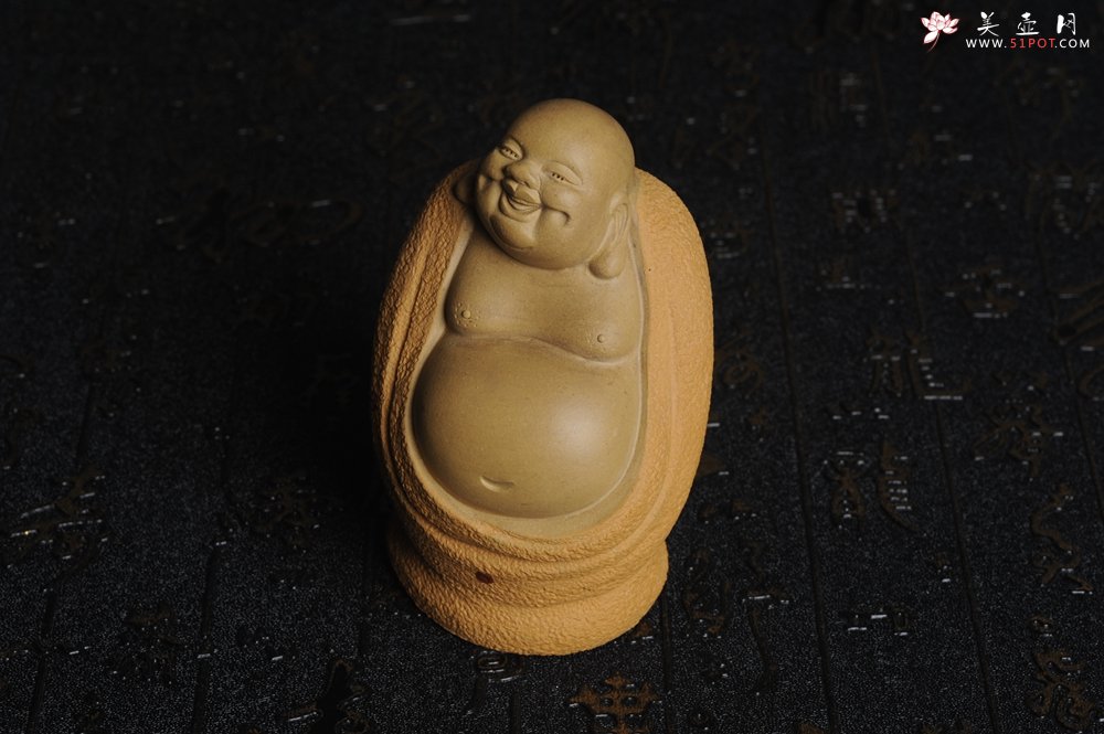 紫砂壶图片：美宠特惠 精致弥勒佛 茶宠 高9cm 有点小花泥 158元惠出 - 宜兴紫砂壶网