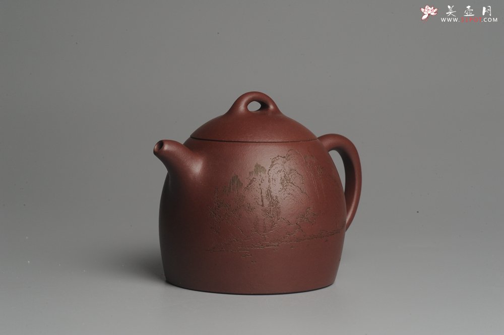 紫砂壶图片：油润紫泥 清茗堂助工文气装山水全手工秦权壶 - 宜兴紫砂壶网
