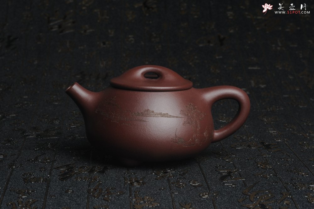 紫砂壶图片：美壶特惠 经典平盖小石瓢 满瓢（景舟石瓢）子木刻绘山水 - 宜兴紫砂壶网